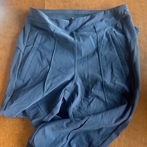 Athleta Dark Blue Venice Cropped Side Zip pocket Pin-tucked pleat front.